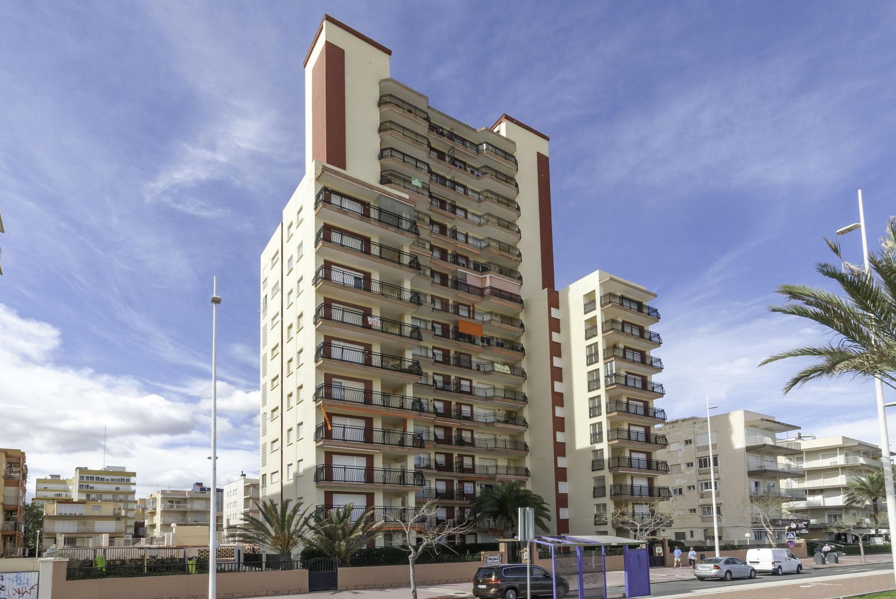 Apartment -
                        Playa De Gandia -
                        4 bedrooms -
                        7 persons